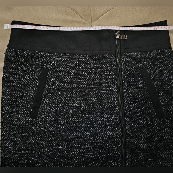 Loft skirt with pockets and offset zipper - Picture 4 of 4